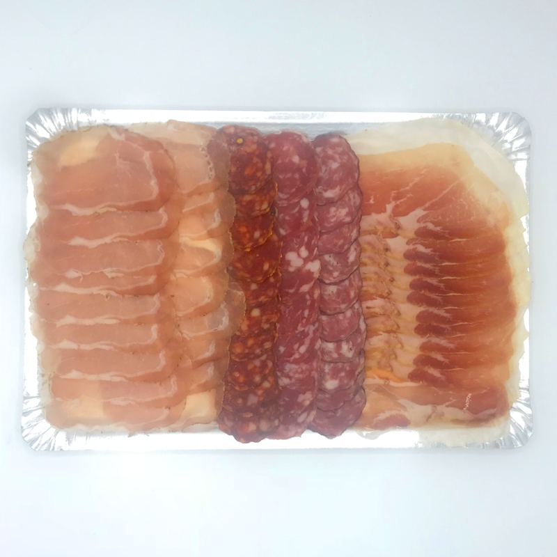 Borrelschaal Italiaanse vleeswaren. Zoals Prosciutto, salami encoppa. Heerlijk voor bij de borrel.